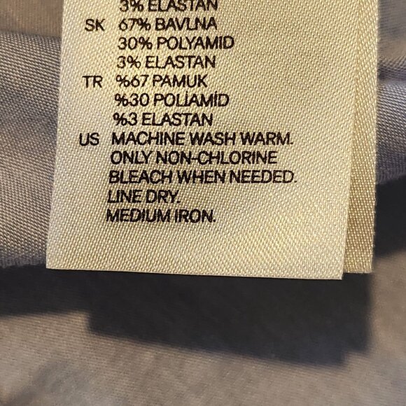 H&M Sleeveless Button Down Top Women's 12 Light Blue Fitted‎ V-Neck Tailored Fit - Picture 5 of 7